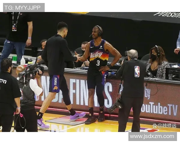 勇士与火箭季后赛第三场激战回顾双方明星球员表现与战术分析