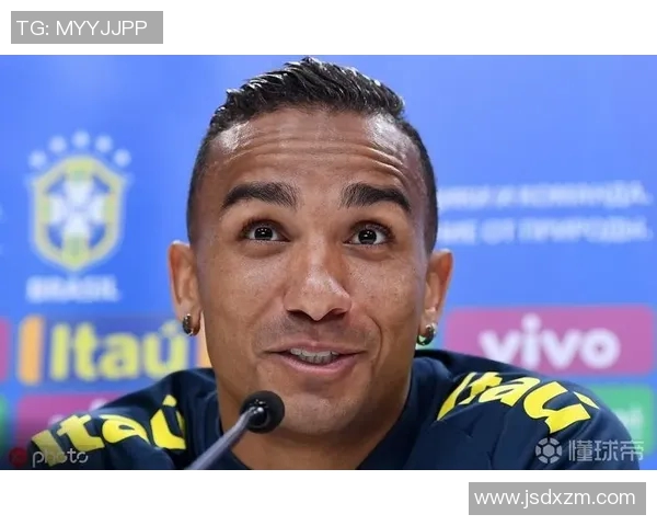 达尼洛在足球场上的传奇旅程与成长故事揭秘