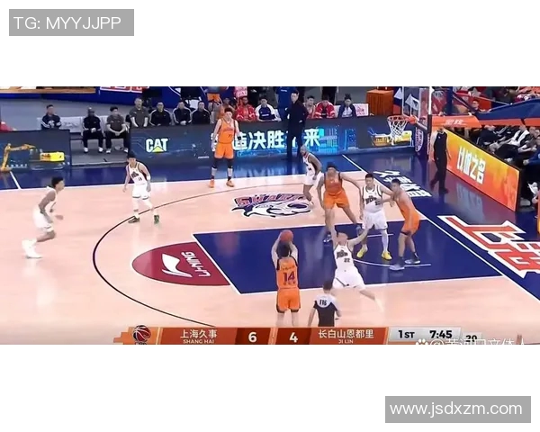 CBA联赛精彩对决辽宁队迎战上海队争夺胜利荣耀